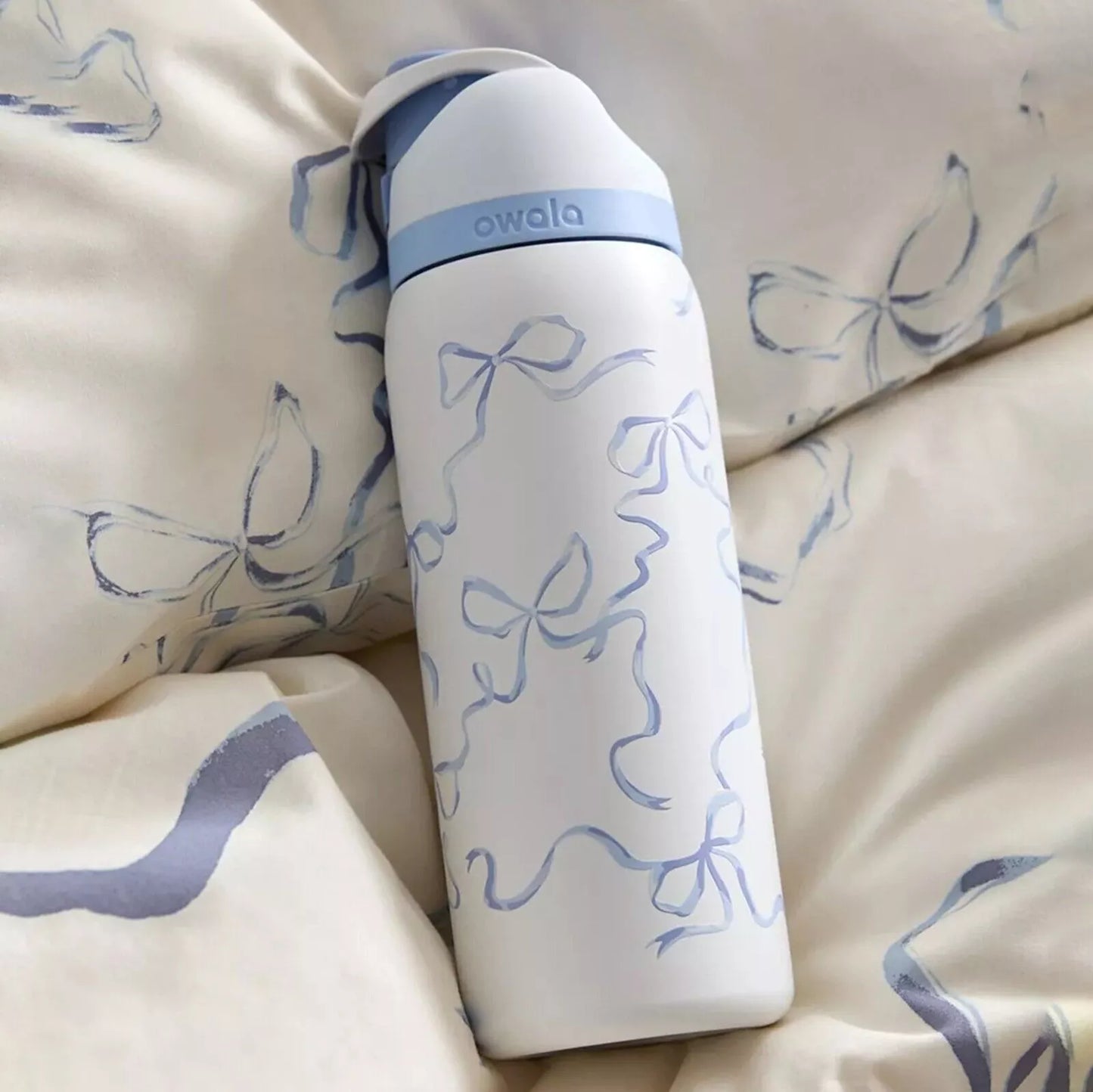 Owala Urban Outfitters: Exclusive Tied and True FreeSip Blue Bow Bottle, 32oz