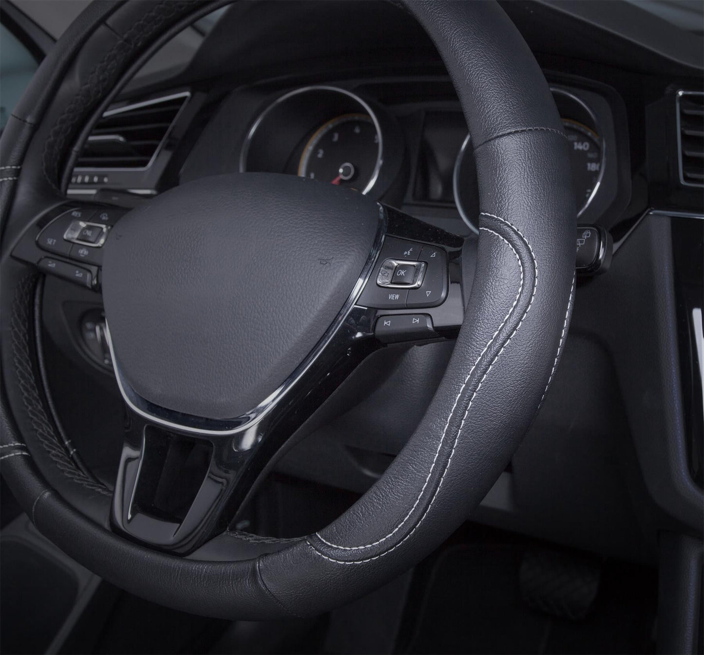Auto Drive: Steering Wheel Cover - Country Leather Black and White, Universal Fit