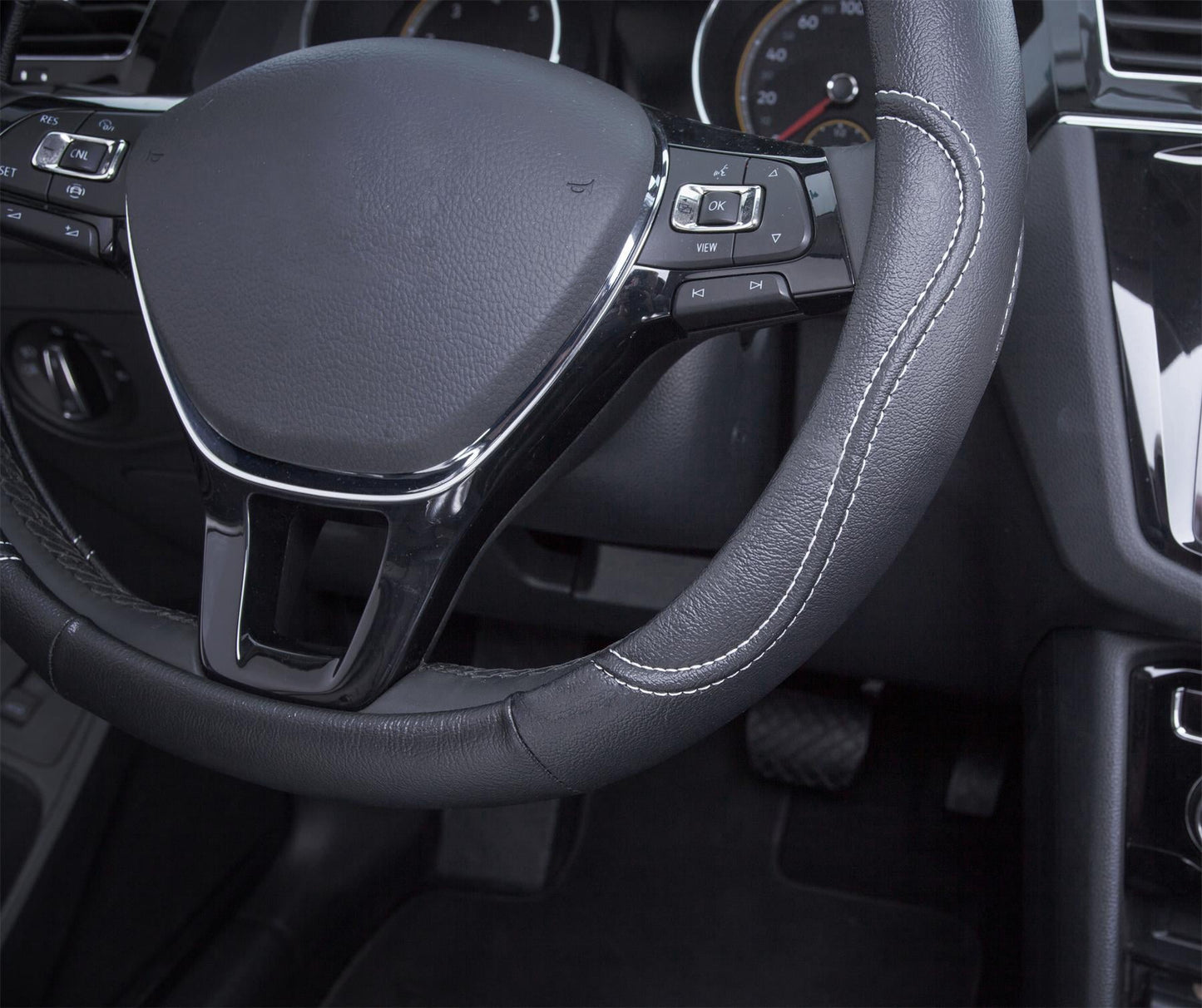 Auto Drive: Steering Wheel Cover - Country Leather Black and White, Universal Fit
