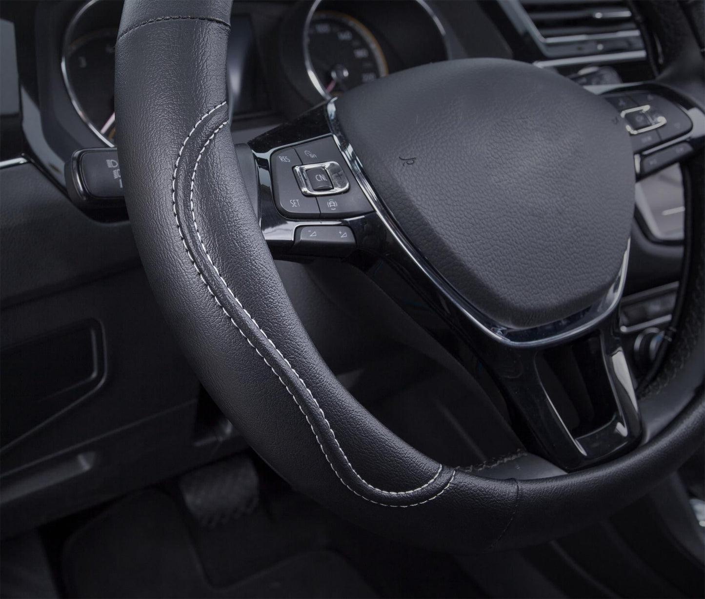 Auto Drive: Steering Wheel Cover - Country Leather Black and White, Universal Fit